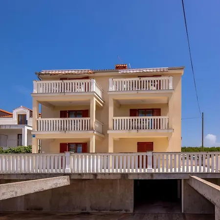 Guest house Apartments Rina 4*