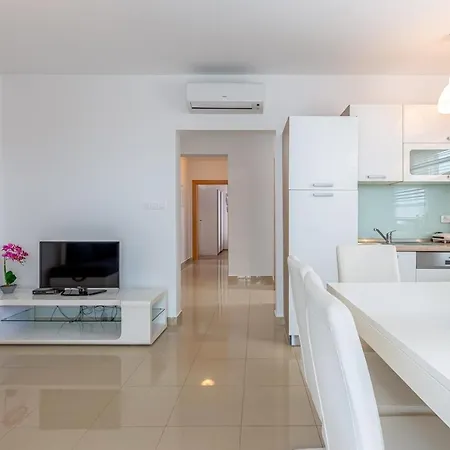 Apartments Rina Guest house 4*