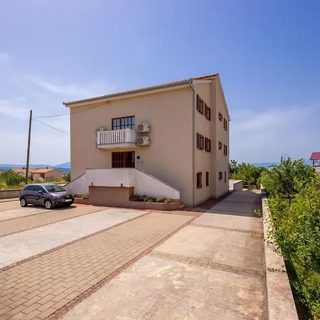 Guest house Apartments Rina 4*