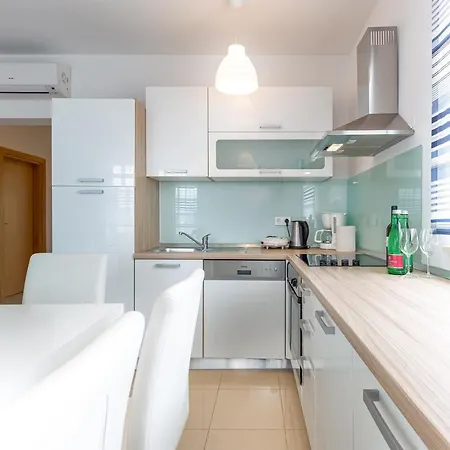 Apartments Rina Guest house Malinska