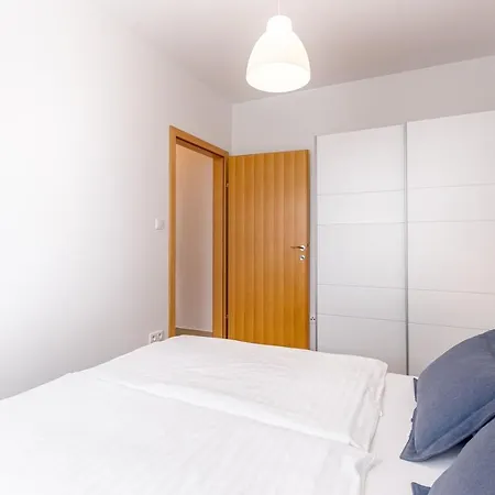 Apartments Rina 4*
