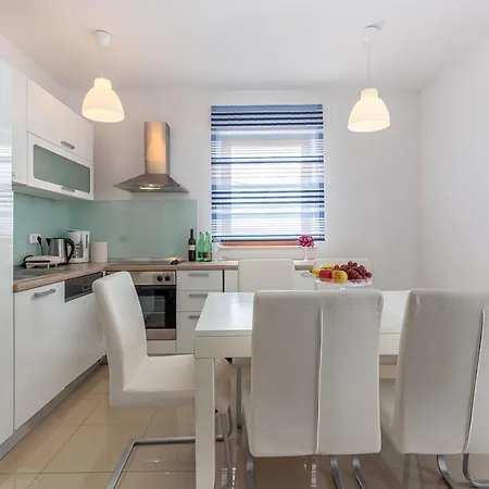 Apartments Rina Guest house 4*