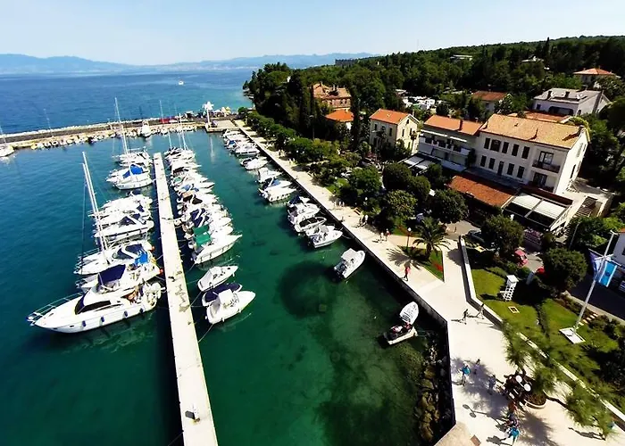 Gostinjska kuća Apartments Rina 4*