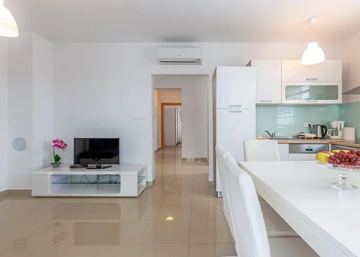 Apartments Rina Guest house 4*