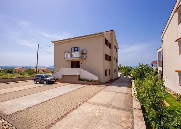 Gostinjska kuća Apartments Rina 4*