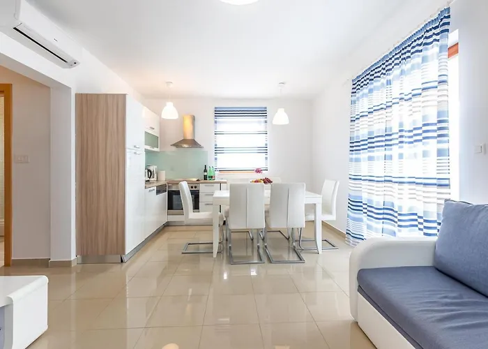 Guest house Apartments Rina 4*